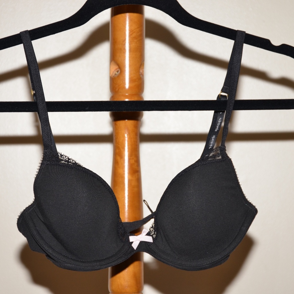 Victoria's Secret 34 B Black T shirt bra